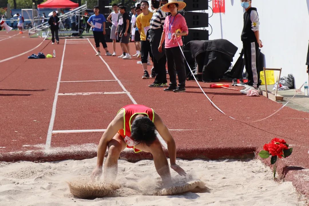蒙尼的一大 蒙尼的一大